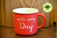 Porzellan Becher Smile every day rot